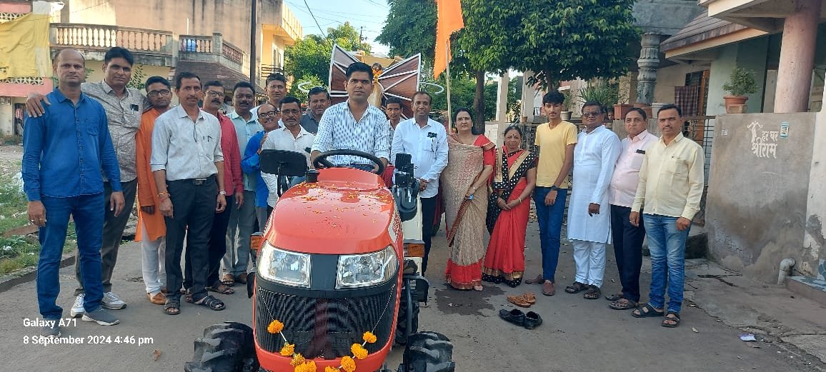 विद्येश्वर महादेव मंदिर परिसरात “21” फुट त्रिशूलची स्थापना, प्रशांत निकम आदित्य बिल्डर यांच्या कडून भेट