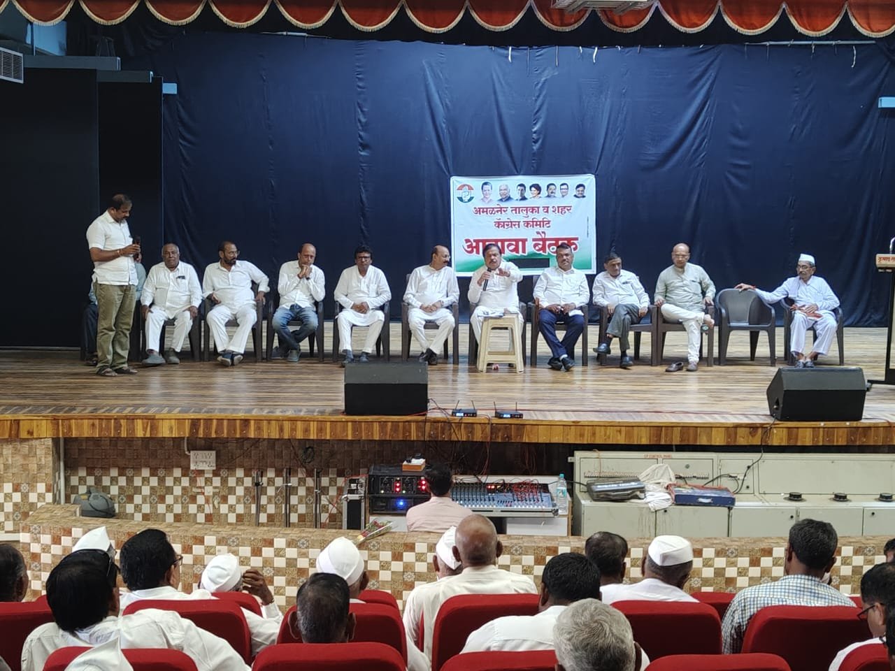 विधान सभेसाठी महाविकास आघाडीत कोणत्या पक्षाला जागा सुटेल हे अजून निश्चित नाही,अफवांवर विश्वास ठेवू नका-जिल्हाध्यक्ष बाळासाहेब पवार, अमळनेर येथे तालुक्यातील बूथ प्रमुखांचा मेळावा