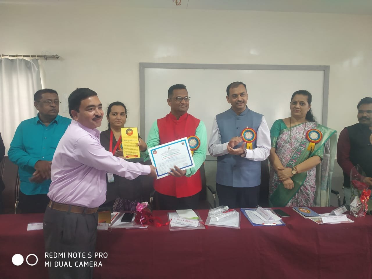 मारवड महाविद्यालयातील प्रा. डॉ. जितेंद्र माळी व प्रा. डॉ. पवन पाटील यांना “राज्यस्तरीय आदर्श गुरुजन पुरस्काराने सन्मानित