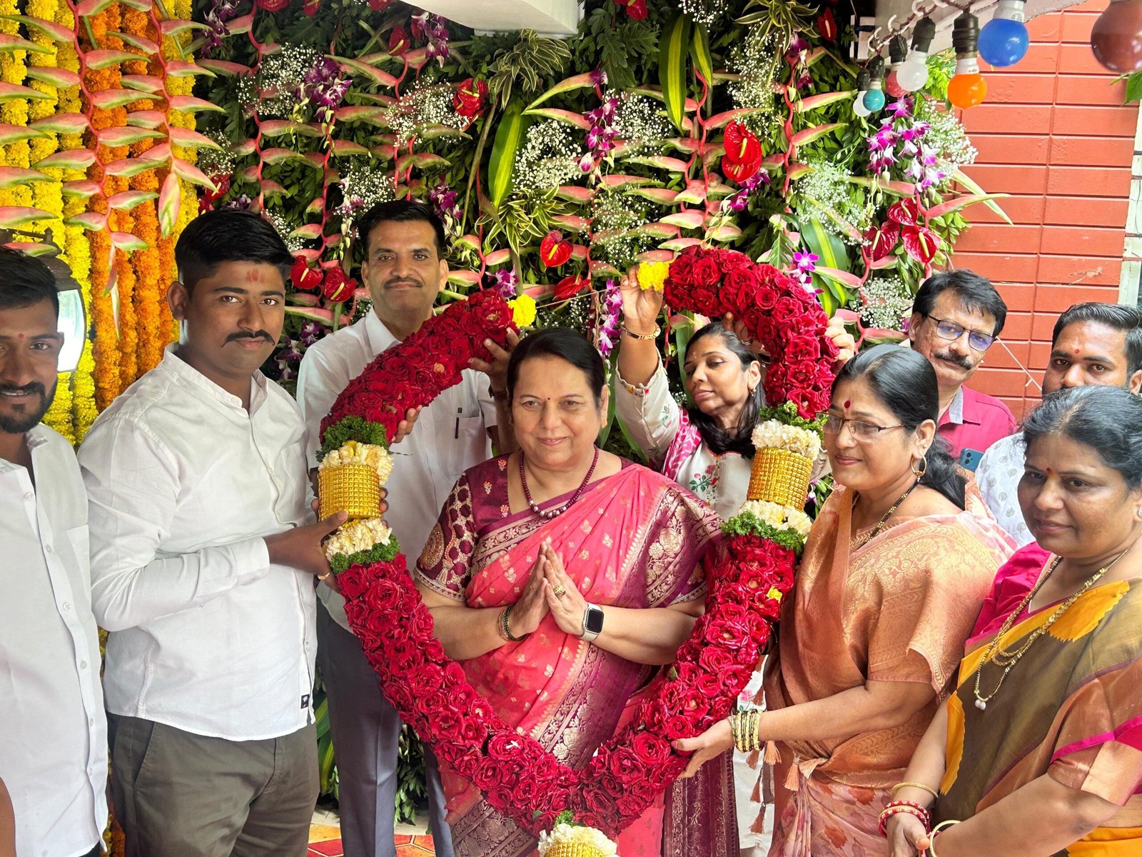 मुंबईतील विधिमंडळामध्ये भारतात सहा राज्यातल्या विधान परिषदेचे सभापती आणि विधान सभेचे अध्यक्षांची वैचारिक गोलमेज परिषद घेण्याचा डॉ नीलम गोऱ्हे यांचा वाढदिवसानिमित्त संकल्प