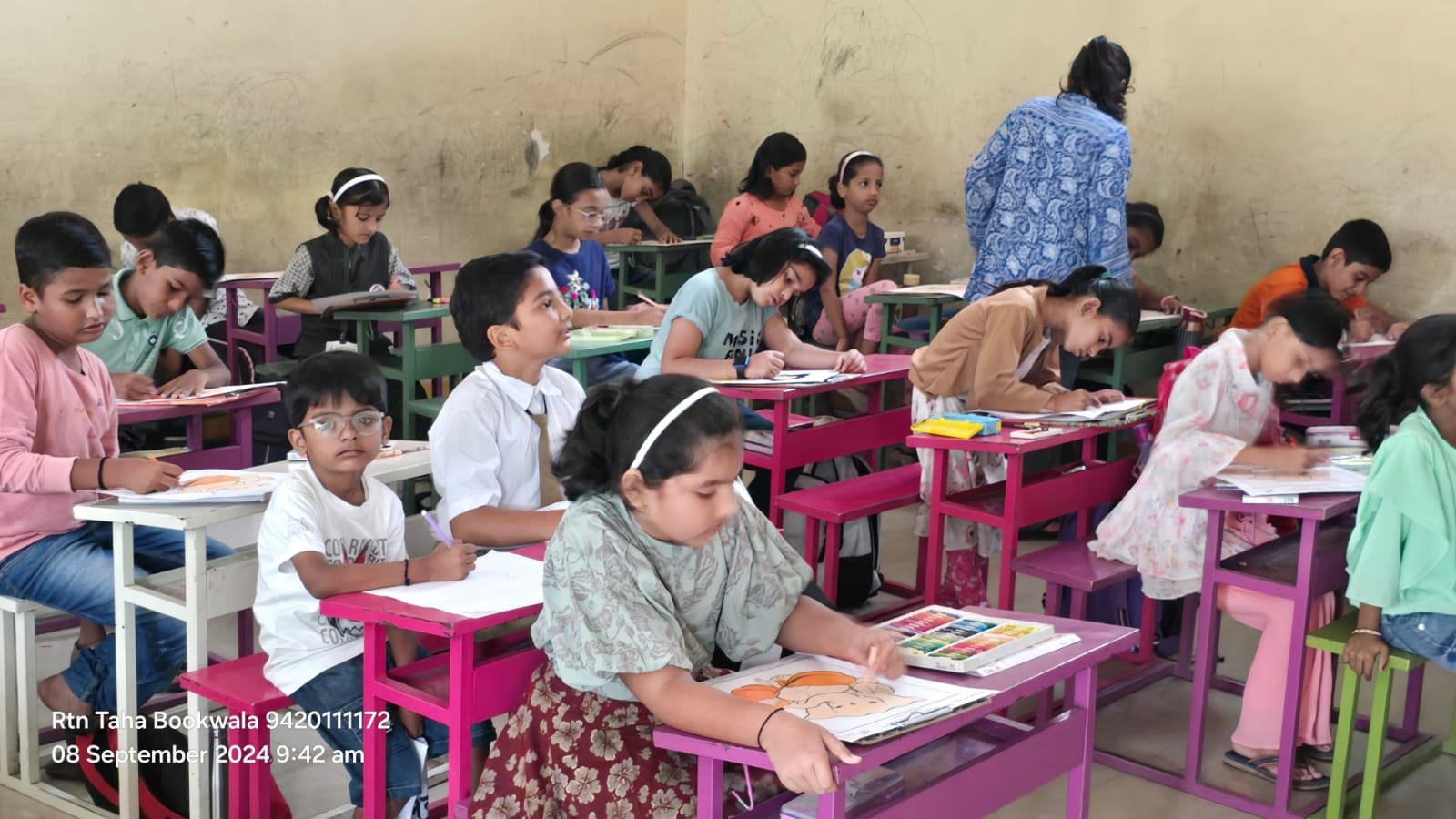 रोटरी क्लब तर्फे चित्रकला स्पर्धा संम्पन्न, शाकाहार,निसर्ग चित्र व आदर्श व्यक्ति या विषयवार विद्यार्थ्यांनी रेखाटली चित्रे