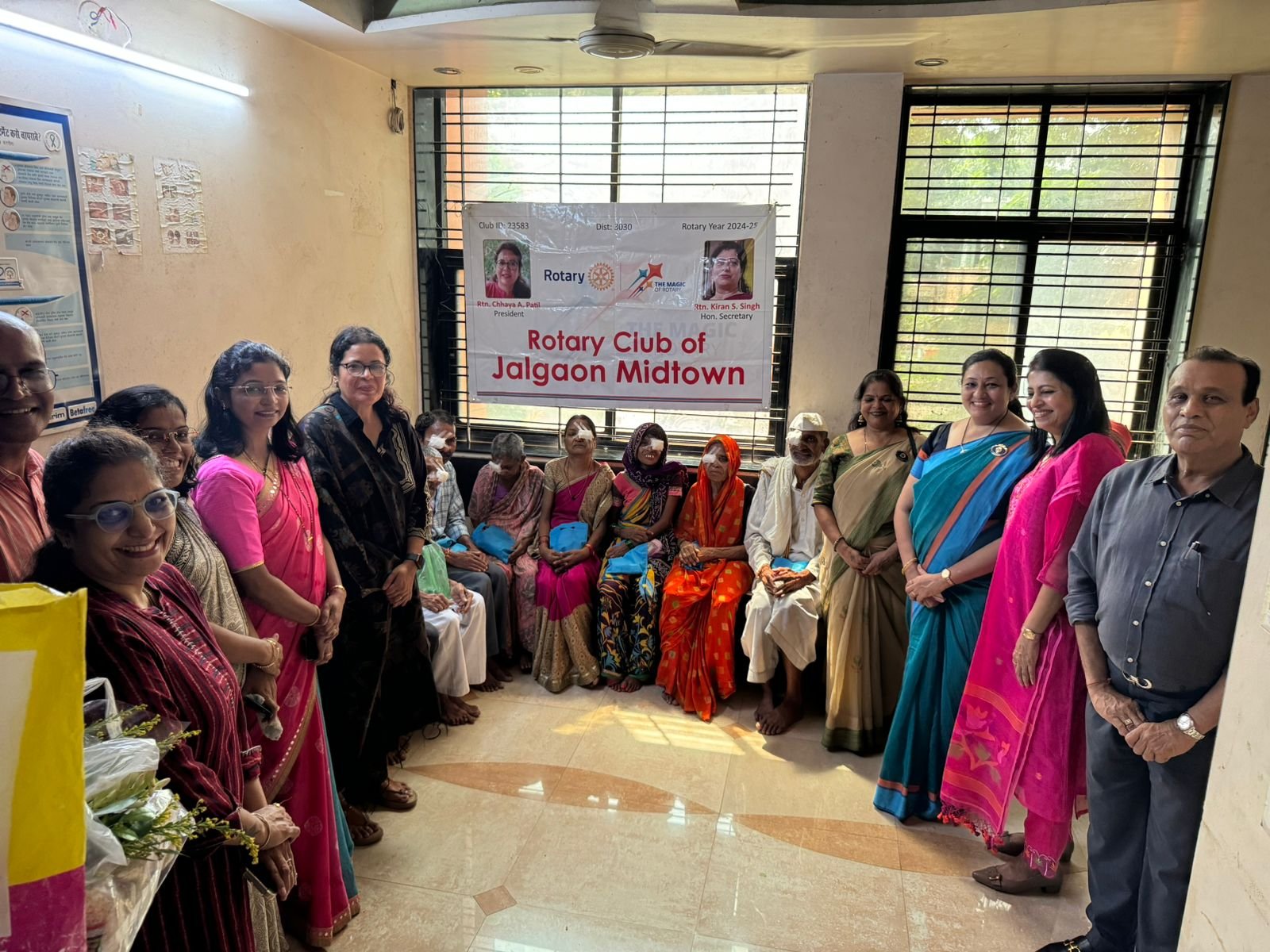 रोटरी क्लब ऑफ मिड टाउन जळगाव व इनरव्हील क्लब ईस्ट जळगाव यांच्या संयुक्त विद्यमाने मोफत मोतीबिंदू ऑपरेशन