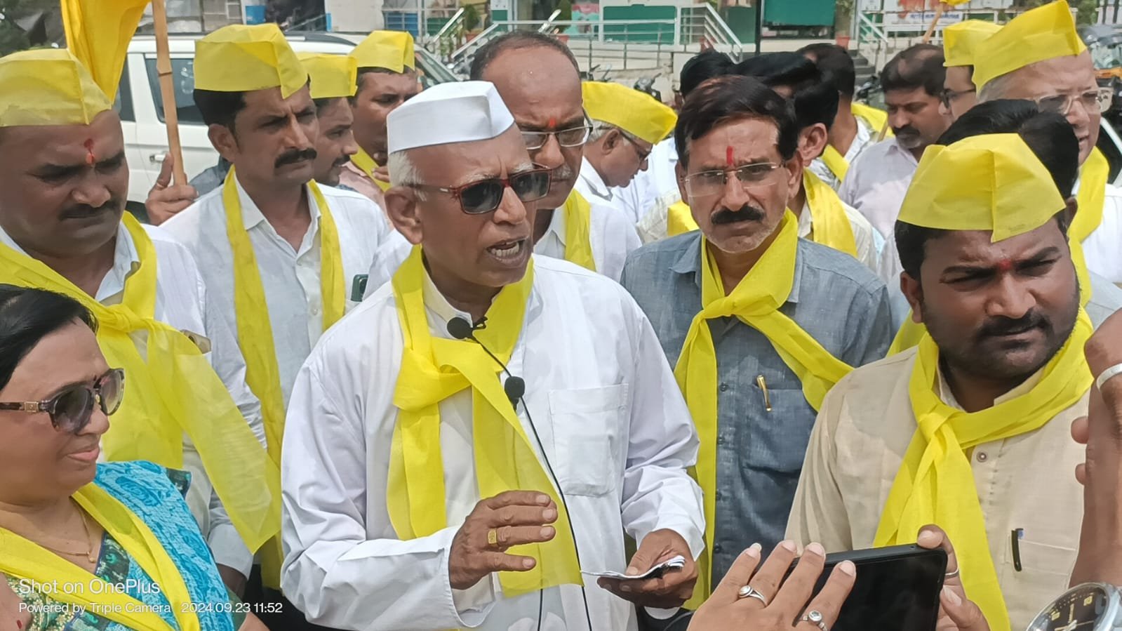 धनगर समाजाचा जळगाव येथे रस्ता रोको आंदोलन .