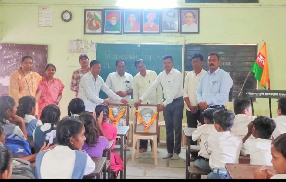 महात्मा फुले हायस्कूल येथे सत्यशोधक समाज स्थापना दिन उत्साहात साजरा !…  सत्यशोधक समाजाचे कार्य प्रेरणादायी – एच डी माळी