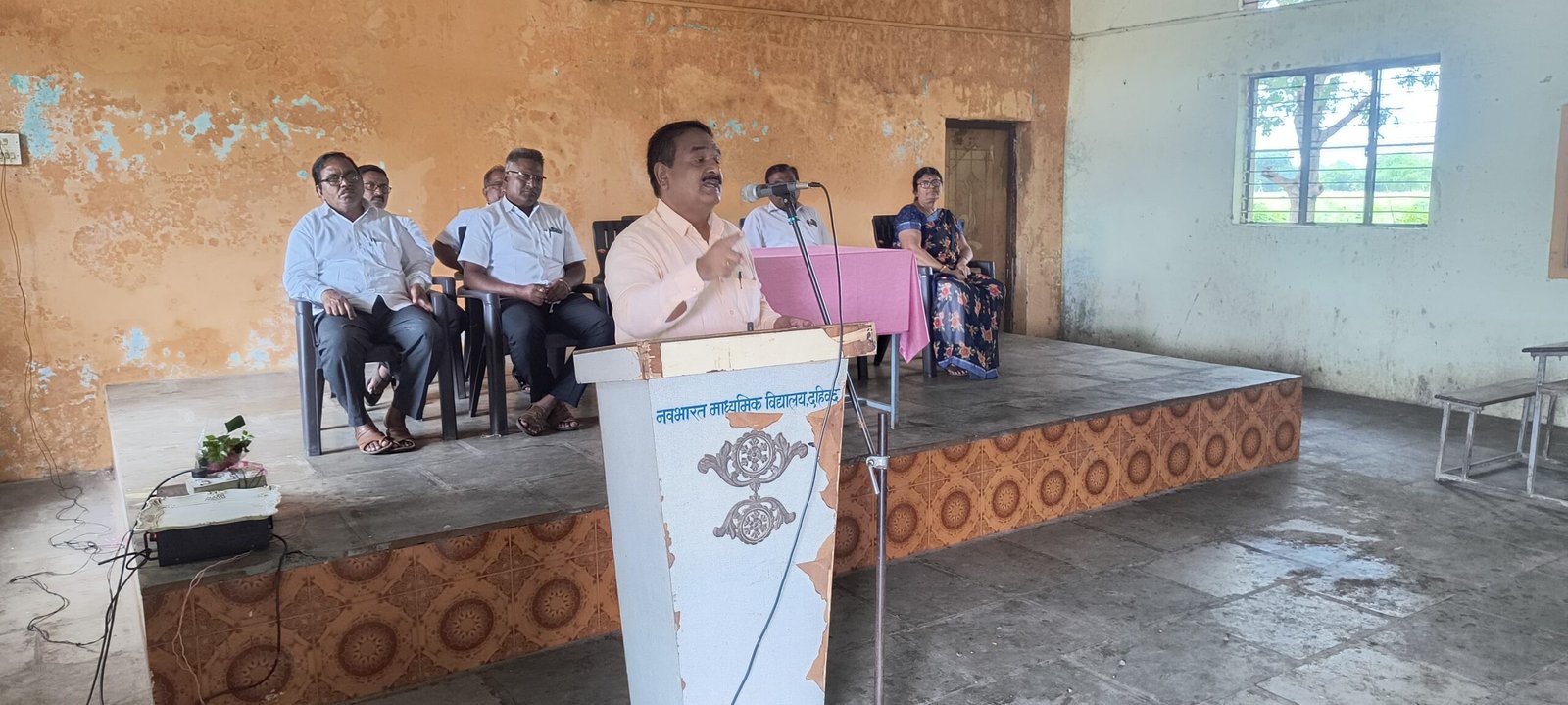 भ्रमणध्वनीच्या अतिवापरामुळे मुलाचे भविष्य धोक्यात…  नवभारत माध्यमिक विद्यालय दहिवद येथे डी ए धनगर यांचे प्रतिपादन