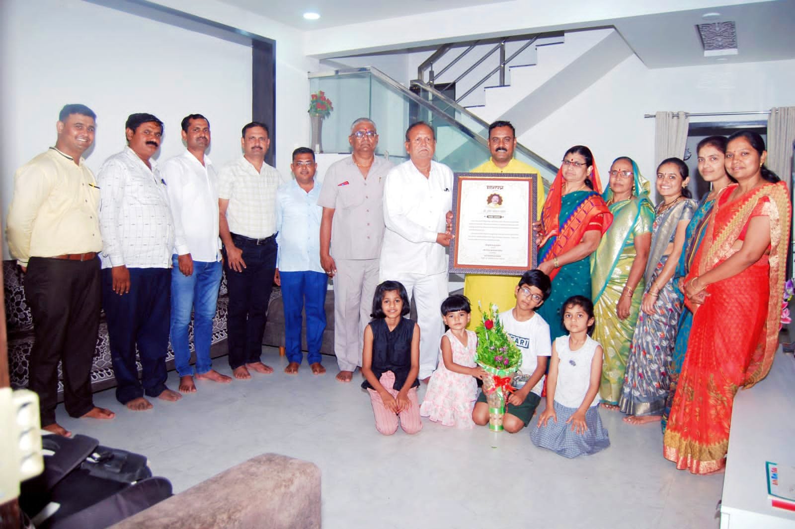 पी डी पाटील यांचा आमदार मंगेशदादा चव्हाण यांच्या शुभहस्ते “मानपत्र ” देऊन गौरव ,प्रमोद पाटील सर यांचे कार्य आदर्शवत – आमदार मंगेश चव्हाण