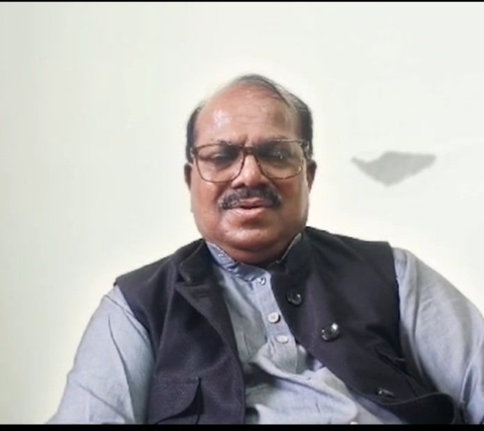 राज्यातील पत्रकार मुख्यमंत्र्यांना लाडके नाहीत काय?  डिजिटल मिडीयाचे संस्थापक अध्यक्ष राजा माने यांचा एकनाथ शिंदे सरकारला सवाल