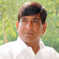 प्रधानमंत्री पिक विमा योजनेअंतर्गत खरीप हंगाम २०२३ मधील पिक विमाधारक शेतकऱ्यांना लाभ द्या  कृषिभूषण साहेबराव पाटील यांचे मुख्यमंत्र्यांना पत्र