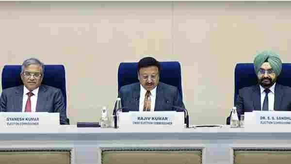 विधानसभा निवडणुकांचा कार्यक्रम जाहीर.  महाराष्ट्रात 20 नोव्हेंबर रोजी मतदान, 23 नोव्हेंबर रोजी मतमोजणी.