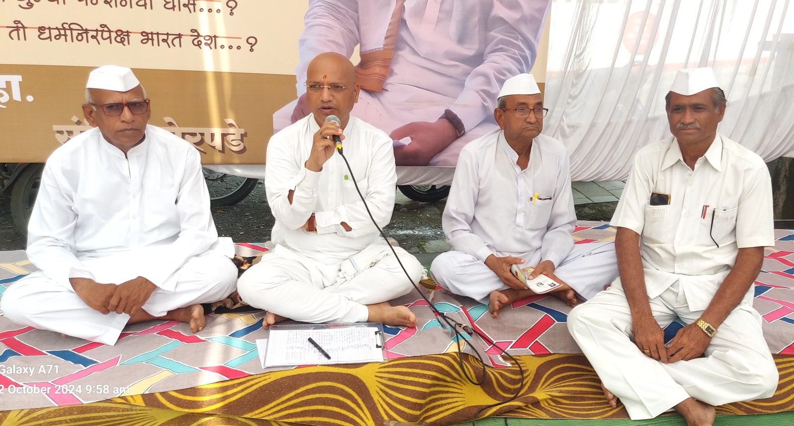 अहिंसा हे दुर्बलांचे नाही तर बलवानांचे शस्त्र –संदीप घोरपडे यांचे प्रतिपादन,अमळनेरला साने गुरुजी पुतळ्यासमोर राष्ट्रपिता महात्मा गांधी व लालबहादूर शास्त्री यांच्या जयंतीचे औचित्य साधत ‘एक दिवस अवधे काही तास गांधी स्मरणात धरू उपवास’कार्यक्रम संपन्न