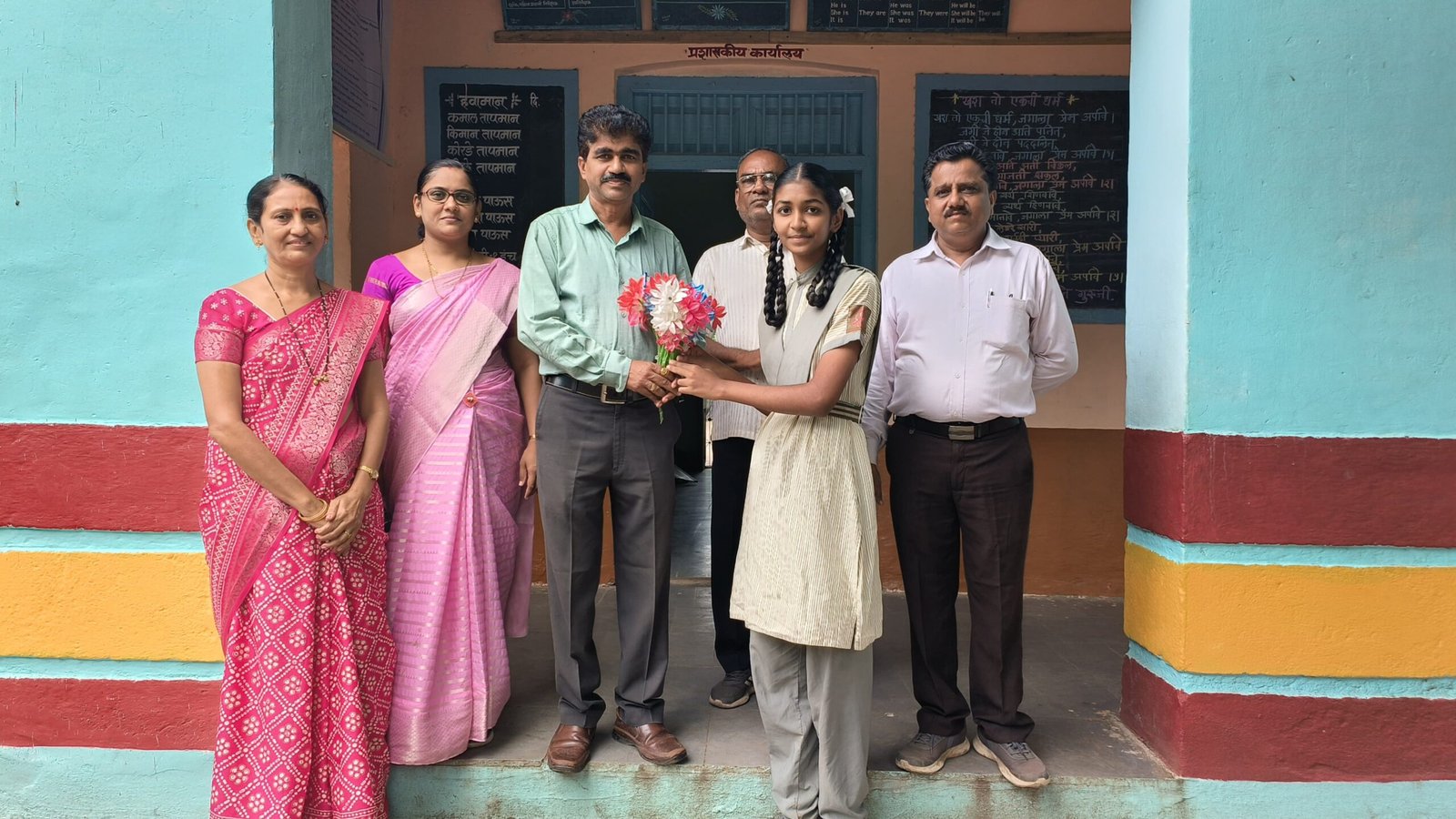 जिल्हास्तरीय कला उत्सव स्पर्धेत सार्वजनिक विद्यालयाचे यश