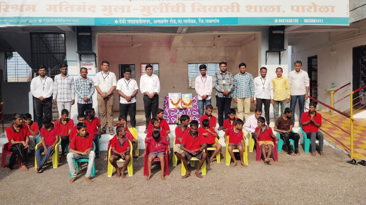 चामुण्डा माता बहुउद्देशिय विकास परिसर धुळे संचलित परिश्रम दिव्यांग मुला-मुलींची निवासी शाळा, पारोळा जि.जळगांव येथे राष्ट्रपिता महात्मा गांधी आणि माजी पंतप्रधान लाल बहादुर शास्त्री यांची जयंती साजरी