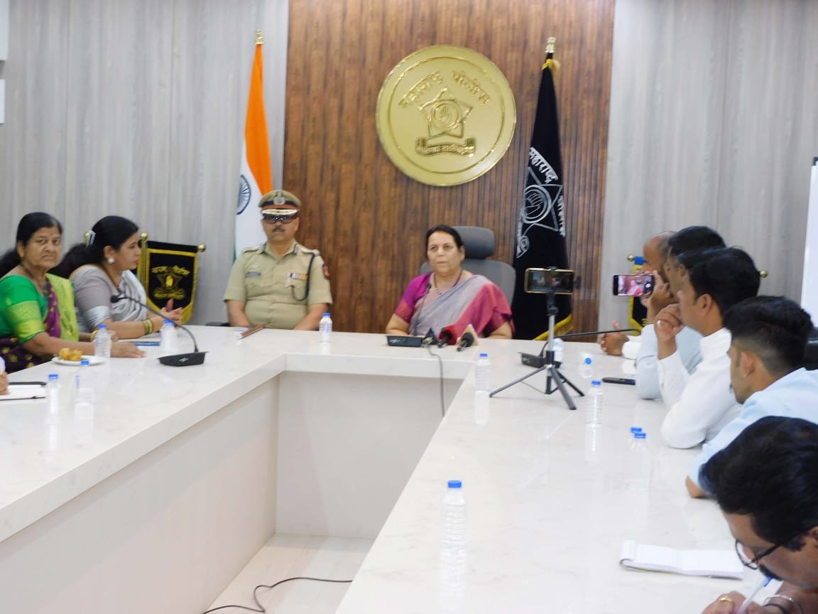 निर्जन स्थळी पोलीस चौकी अद्यावत करावे, सीसीटीव्ही कॅमेरे लावावेत, गस्त घालते वेळी सायरनचा वापर करावा असे डॉ. नीलम गोऱ्हे यांचे पुणे पोलिसांना आदेश…