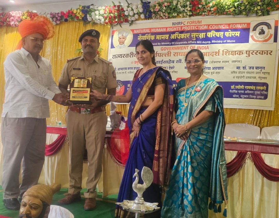 नंददीप माध्यमिक विद्यालयाचे मुख्याध्यापक ए.बी.चौधरी डॉ सर्वपल्ली राधाकृष्णन आदर्श शिक्षक पुरस्काराने झाला सन्मान