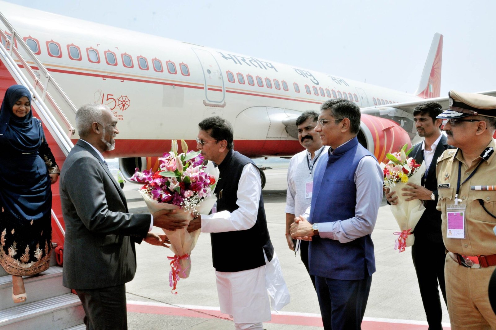 मालदीवचे राष्ट्राध्यक्ष एच. ई. डी. मोहम्मद मुईज्जू यांचे मुंबईत आगमन