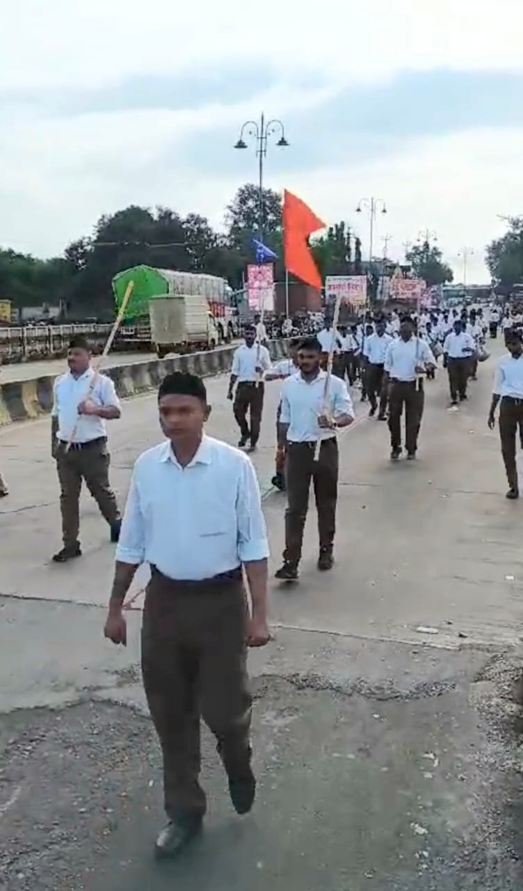 विजया दशमी निमित्ताने अमळनेरात संघाचे सघोष पथसंचलन संपन्न