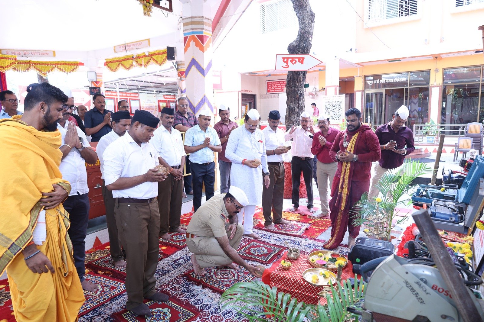 विजयादशमीनिमित्त श्री मंगळग्रह मंदिरात शस्त्रपूजन
