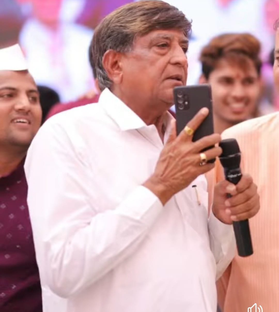 कृषिभूषण साहेबराव पाटील: एक समर्पित सामाजिक कार्यकर्ता  कोण आहे कृषिभूषण साहेबराव पाटील?