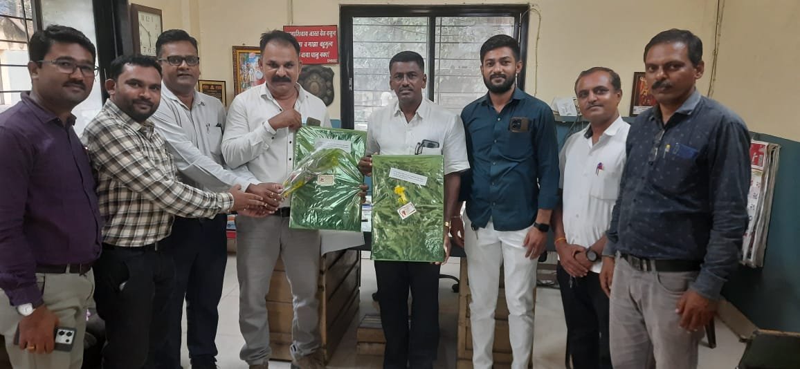 महाराष्ट्र राज्य परिवहन महामंडळाच्या अमळनेर आगारातील वाहक व चालक यांचा सत्कार .