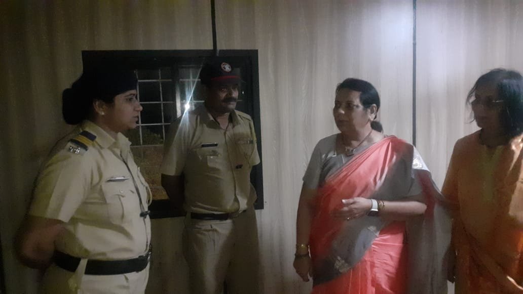 शिवसेना नेत्या तथा उपसभापती डॉ. नीलम गोऱ्हे यांची बोपदेव घाटातील पोलीस चौकीला दिली भेट  आवश्यक सोयीसुविधा उभारण्याबाबत ऊर्जा विभाग, महापालिका आणि पोलीस आयुक्तांकडे करणार पाठपुरावा