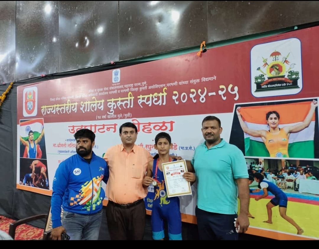 आदित्य ताकमारे राज्यस्तरीय कुस्ती स्पर्धेत सुवर्णपदक पटकावत प्रथम.