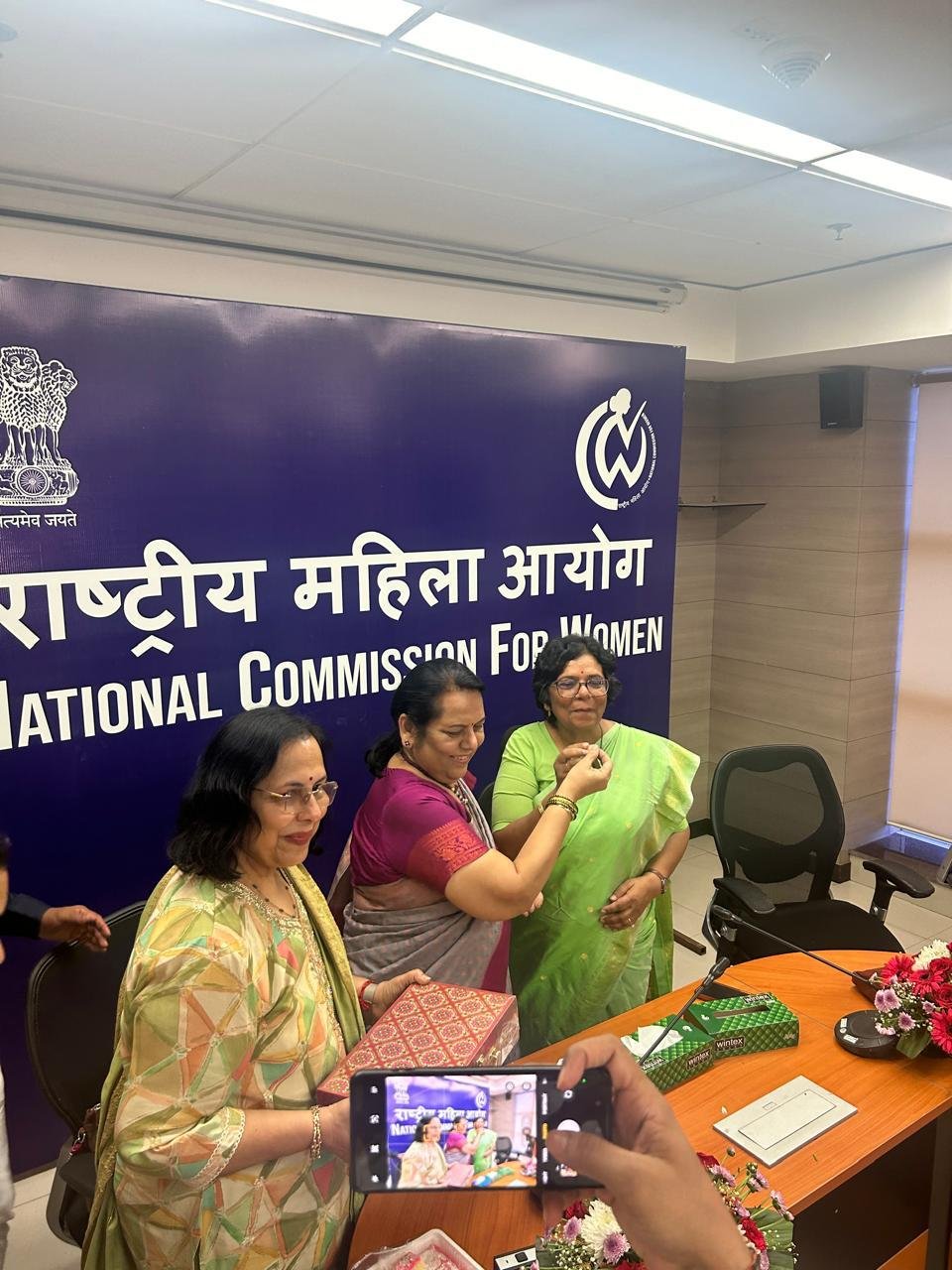 उपसभापती डॉ. नीलम गोऱ्हे यांनी घेतली विजया रहाटकर यांची भेट  रहाटकर यांचे कार्य महिलांना न्याय मिळवून देणारे