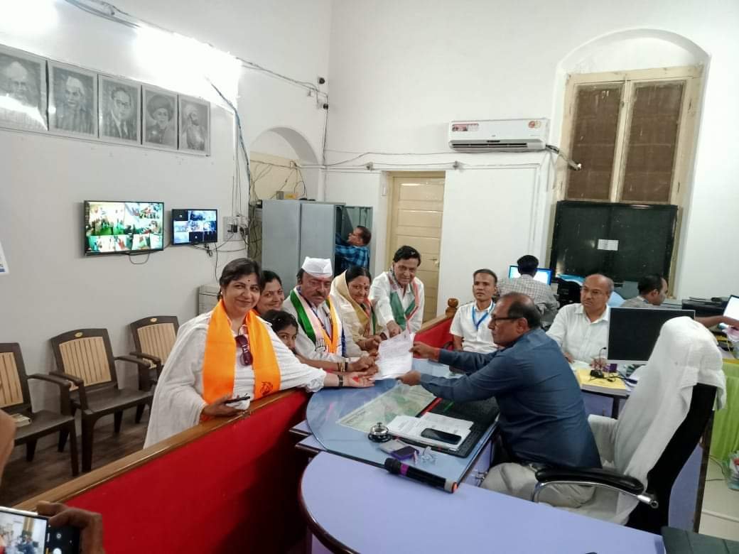 महाविकास आघाडीचे उमेदवार डॉ. अनिल शिंदे यांचा उमेदवारी अर्ज दाखल; शक्ती प्रदर्शनातून जोरदार स्वागत