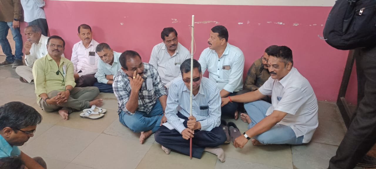 डोंबिवली शिक्षण प्रसारक मंडळाच्या अध्यक्षांच्या आडमुठेपणामुळे कर्मचाऱ्यांची दिवाळी पगारविना.