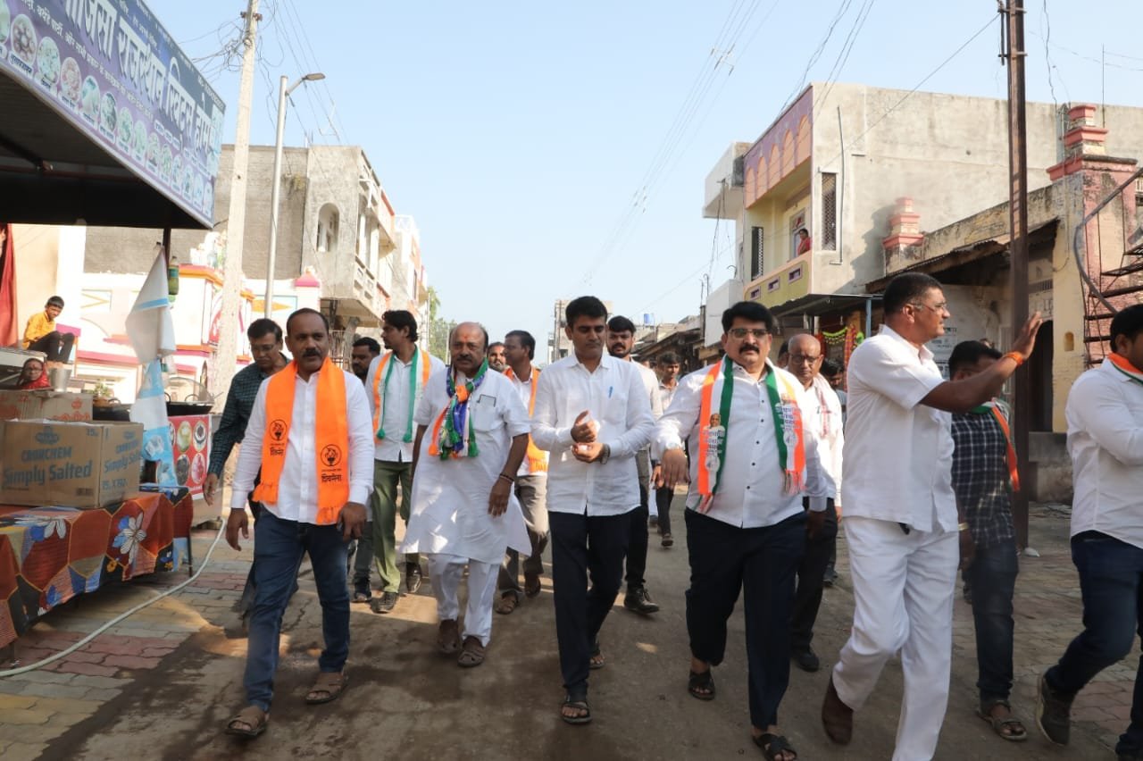 महाविकास आघाडीचे तथा काँग्रेसचे उमेदवार डॉ अनिल शिंदे यांनी बद्रीनाथाचे दर्शन घेत प्रचाराला केली सुरुवात,महाविकास आघाडीचे उमेदवार असल्याने ग्रामीण भागात मिळतोय चांगला प्रतिसाद…