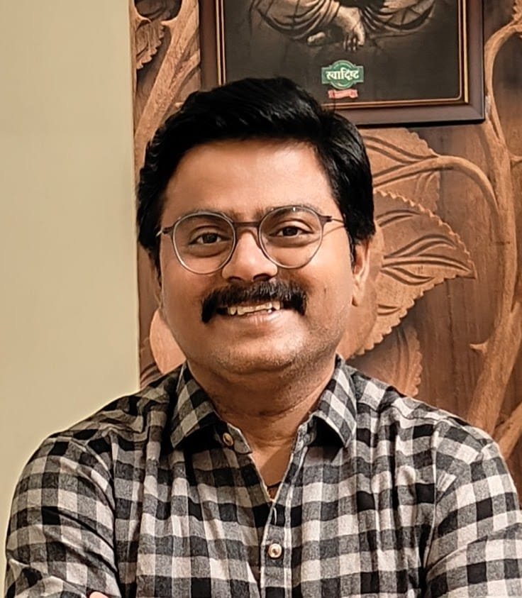 कर्तृत्व गौरव पुरस्कार २०२४-  **अमळनेरला युवा उदयोजक विजय पाटलाची स्वादिष्ट नमकीन व्यवसायाची भरारी**