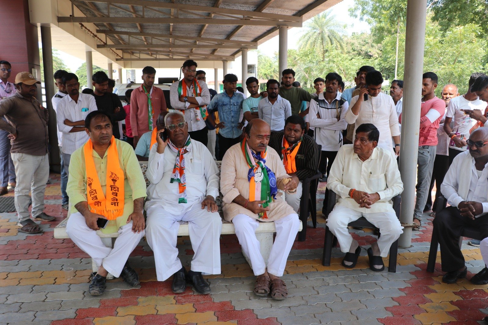 पारोळा तालुक्यातील  गावांमध्ये महाविकास आघाडीचे व काँग्रेस पक्षाचे उमेदवार डॉ.अनिल नथ्थू शिंदे यांचा प्रचार: मतदारांचा प्रचंड पाठिंबा