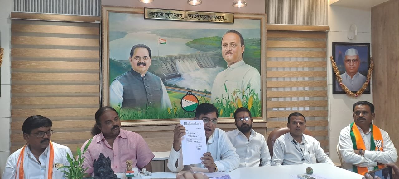 महायुती पदाधिकाऱ्यांचा माजी आमदार शिरीष चौधरीवर पलटवार  सर्व आरोप फेटाळले,अनिल दादांनी शासवत विकास केल्याचा दावा