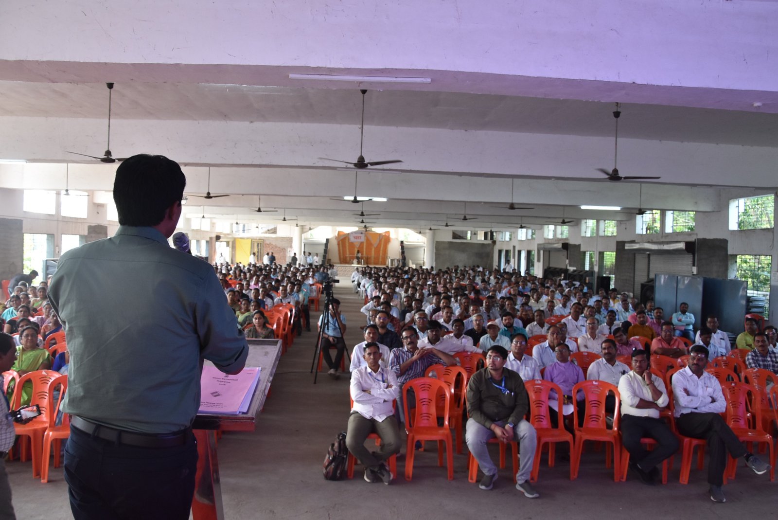 मतदान प्रक्रियेत पारदर्शकतेची गरज- निवडणूक निर्णय अधिकारी प्रमोद हिले ,”सदर प्रशिक्षणात गैरहजर मतदान केंद्राध्यक्ष आणि मतदान अधिकारी यांना कारणे दाखवा नोटीस