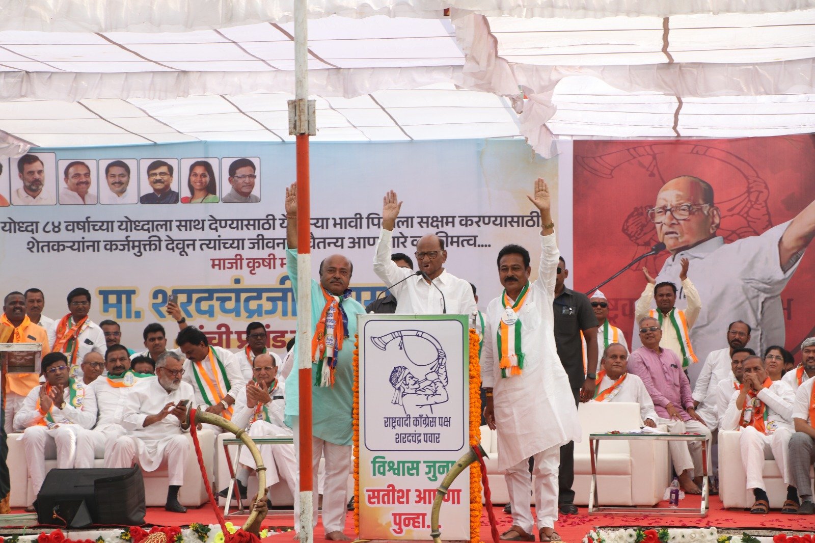 डॉ.अनिल शिंदेंना शरद पवारांनी दिला विजयी भवं असा आशीर्वाद,  पारोळा येथील सभेत डॉ. शिंदे यांना विजयी करण्याचे केले आवाहन,