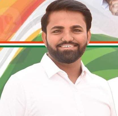 बेरोजगारांना ४ हजार रुपये भत्ता, अडीच लाख जागांसाठी भरती प्रक्रिया राबवणार, महाविकास आघाडीचे युवकांना आश्वासन, मतदारसंघातील युवकांची देखील डॉ. शिंदेनाच साथ, युवक काँग्रेसचे ग्रामीण जिल्हाध्यक्ष महेश पाटील यांचे प्रतिपादन