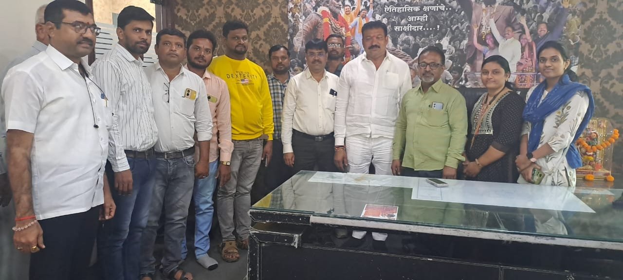 ॲक्लाप चे (लॅब असो.) सदस्य शिरीषदादा चौधरी यांना पाठिंबा देण्यासाठी थेट  कार्यालयात