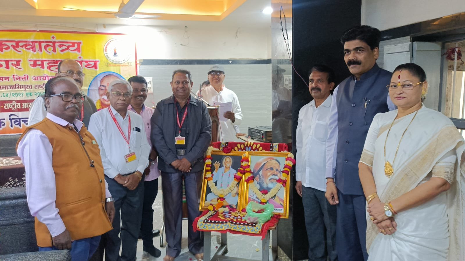 वाटचालीतील सातत्यानेच संस्था- संघटना मोठ्या होत असतात ! —- डॉ.गजानन नारे*,  *लोकस्वातंत्र्य पत्रकार महासंघाचा ३९ विचारमंथन मेळाव्यात नवनिर्वाचित आमदारांचे अभिनंदन..!*,  *शहिद,अत्याचारग्रस्त भगिनी,शेतकरी व अपघात तथा आपत्ती बळींना श्रध्दांजली*