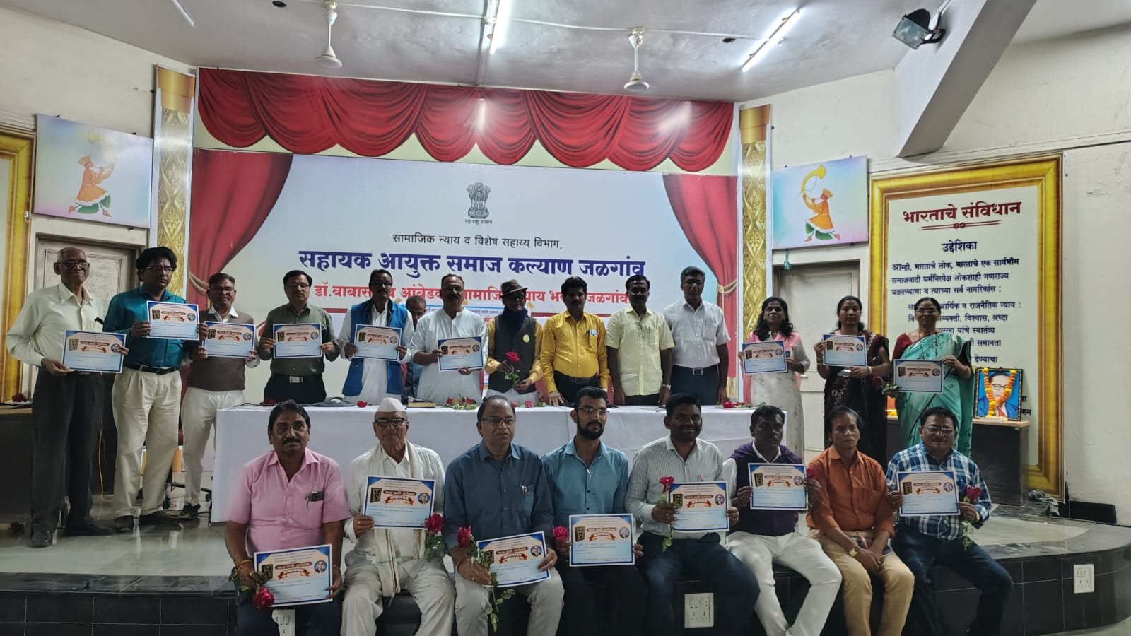 संविधान दिनाच्या पार्श्वभूमीवर जळगावात कवी संमेलन संपन्न!!!