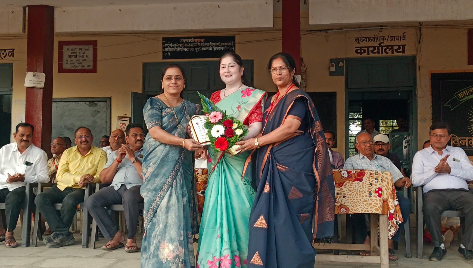 खान्देशस्तरीय निबंध लेखन स्पर्धेत श्रीमती संगिता झुलाल चौधरी द्वितीय