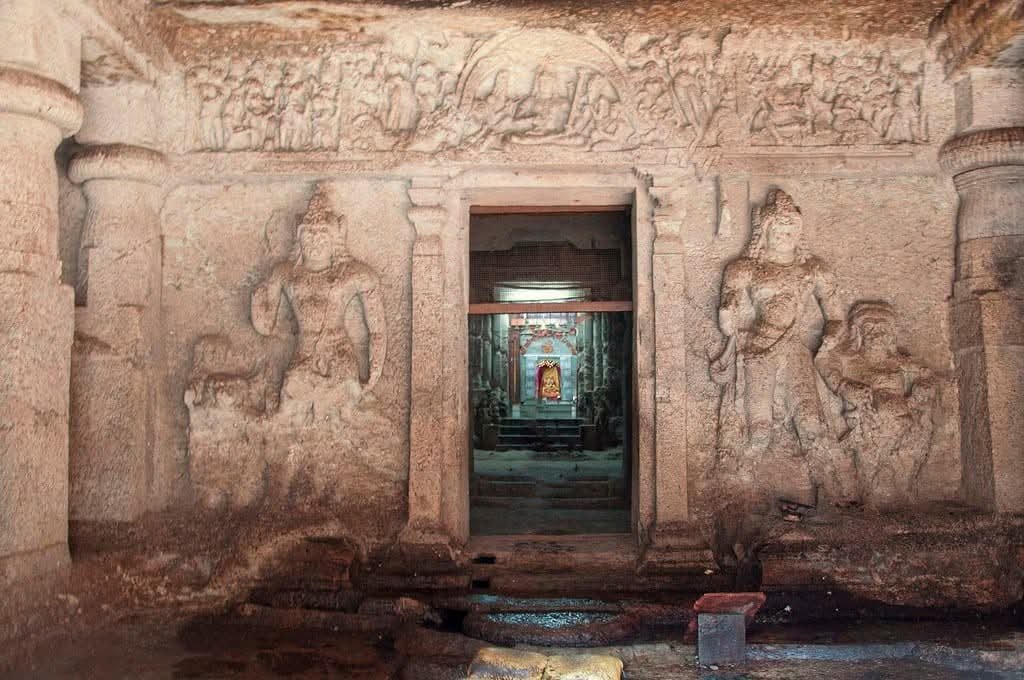 प्राचीन पांडवकालिन जोगेश्वरी व अंधेरी गुंफा यांचे संवर्धन तसेच येथील गुंफाजवळील झोपड्यांचे पुनर्वसन करा