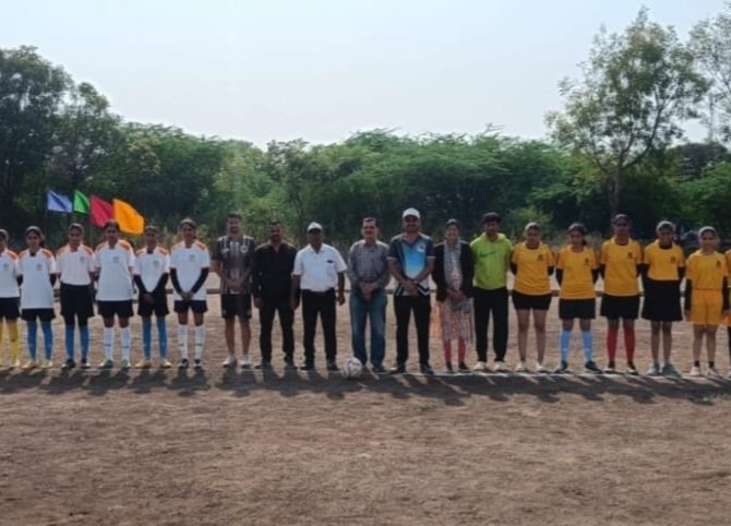 *प्रताप महाविद्यालयाला फुटबॉल स्पर्धेत विजेतेपद*