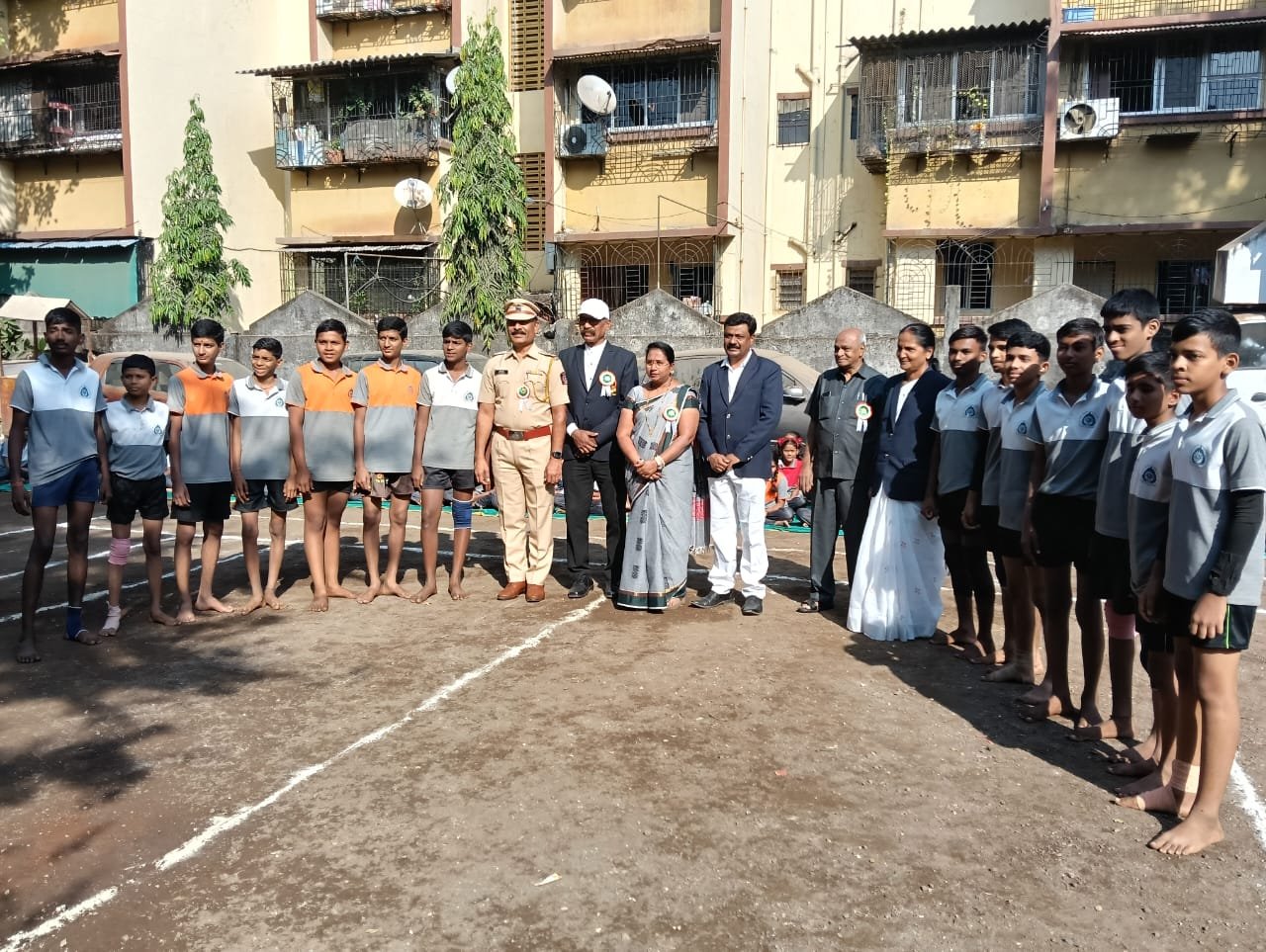 मुलांनो चांगली संगत सोबत, व खेळाची आवड निर्माण करा फायदा होईल. : गुलाबराव पाटील  आई-बाबांशी मित्र-मैत्रिणीसारखे वागा- आमदार सुलभाताई गायकवाड