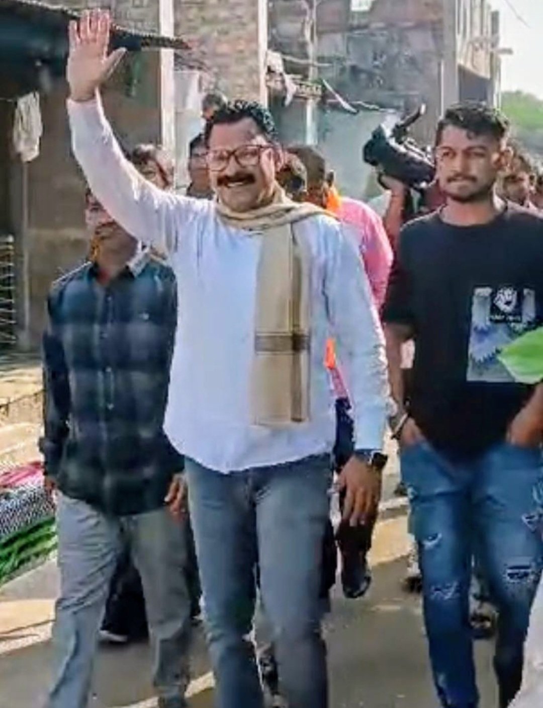 कमिशन आणि टक्केवारीचं राजकारण: अमळनेरच्या विकासाला का लागला ब्रेक?”  अनंत निकम यांचा सवाल  डॉ. अनिल शिंदे: स्थानिक समाजातील आरोग्यसेवेचा नायक यांच्या मागे महाविकास आघाडी भक्कमपणे उभी