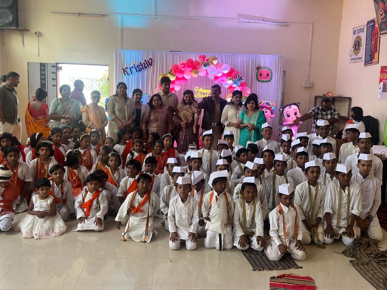 वाढदिवस निमित्ताने सामाजिक बांधीलकी,सुषमाताई देसले यांनी आपला वाढदिवस अनाथ मुलांबरोबर साजरा करत त्यांच्या चेहऱ्यावर हसू फुलवले..