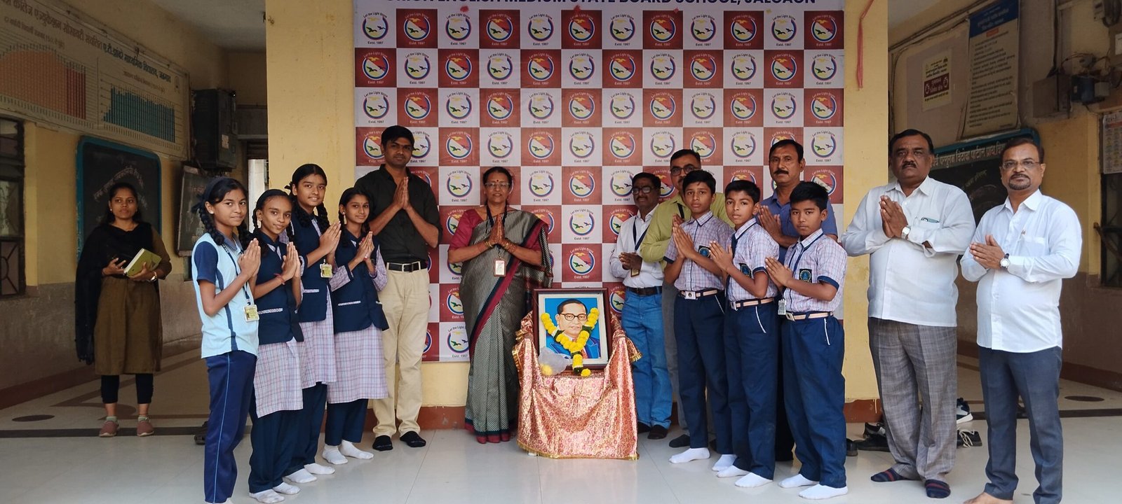 झांबरे विद्यालय महापरिनिर्वाण दिनानिमित्त अभिवादन..