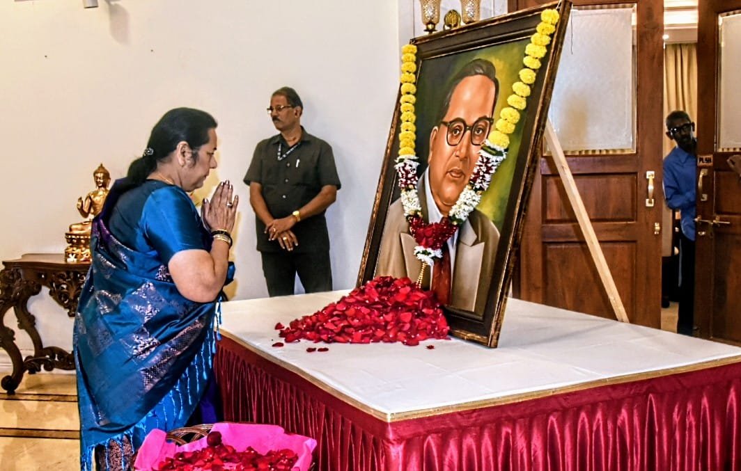 डॉ. बाबासाहेब आंबेडकर यांना महापरिनिर्वाण दिनी उपसभापती डॉ. नीलम गोऱ्हे यांनी विधानभवन व राजभवनात केले अभिवादन