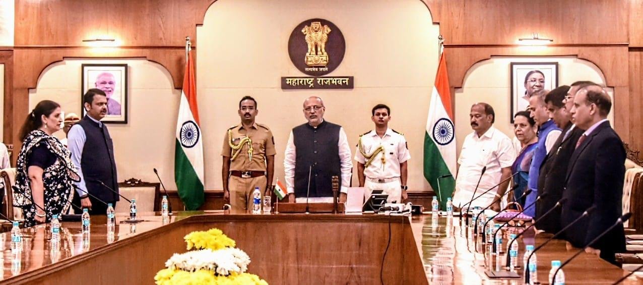 श्री. कालिदास कोळंबकर यांनी घेतली हंगामी अध्यक्ष पदाची शपथ! राज्यपाल, मुख्यमंत्र्यांसह विधानपरिषद उपसभापती डॉ. नीलम गोऱ्हे यांची विशेष उपस्थिती