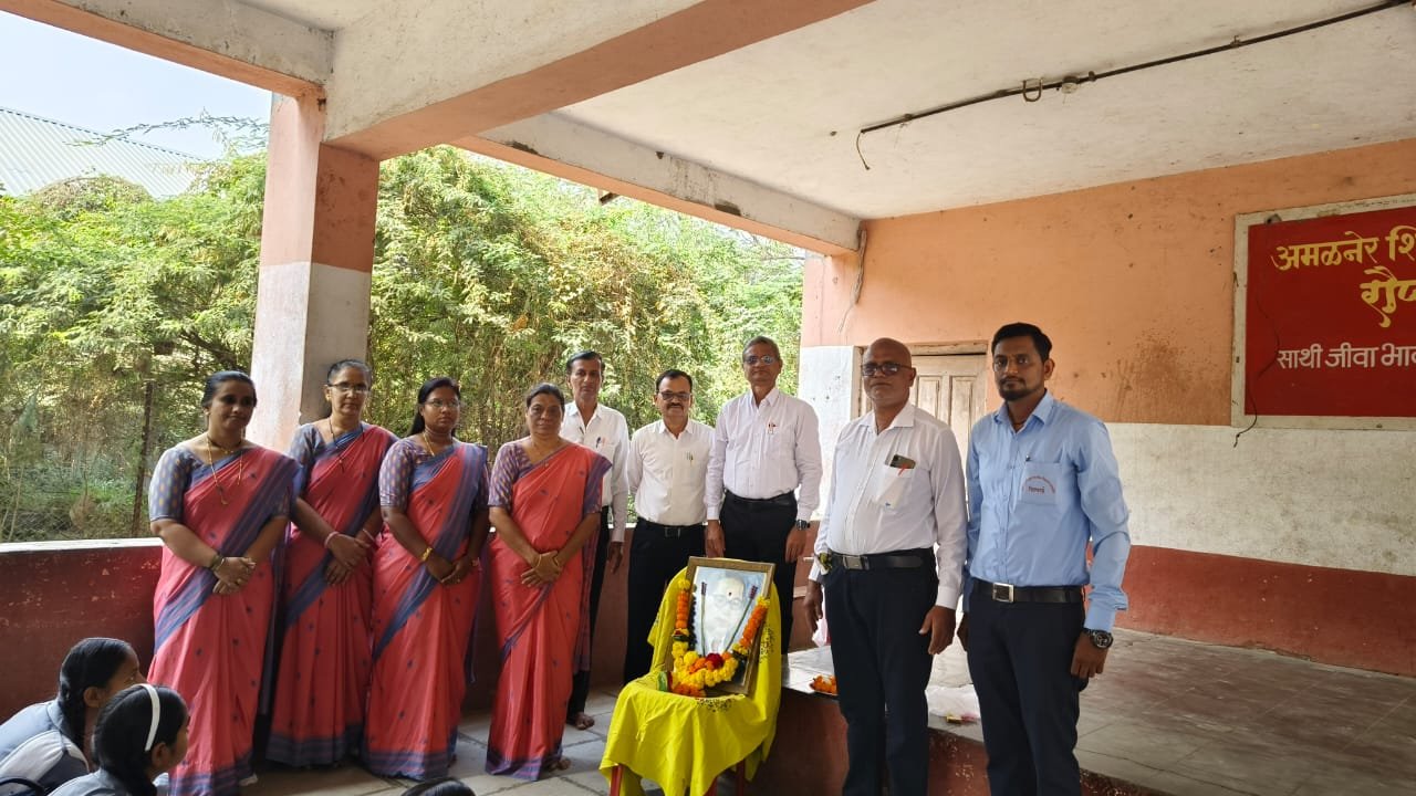 साने गुरुजी कन्या हायस्कूल मध्ये  भारतरत्न डॉ बाबासाहेब आंबेडकर पुण्यतिथी निमित्ताने अभिवादन