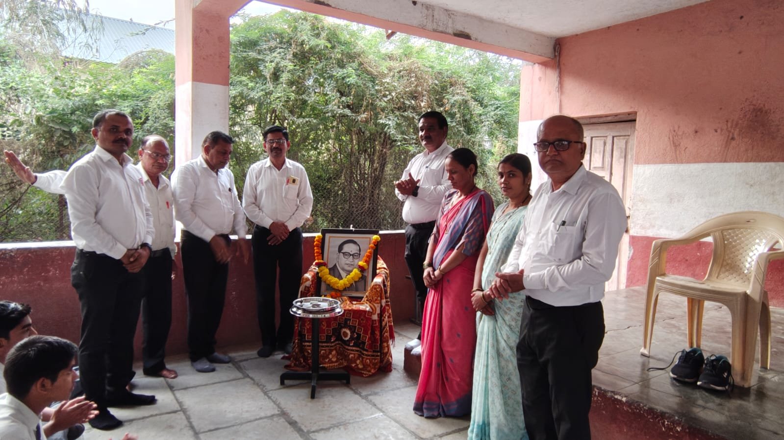 साने गुरुजी नूतन माध्यमिक विद्यालयात डॉ बाबासाहेब आंबेडकर महापरिनिर्वाण निमित्ताने अभिवादन