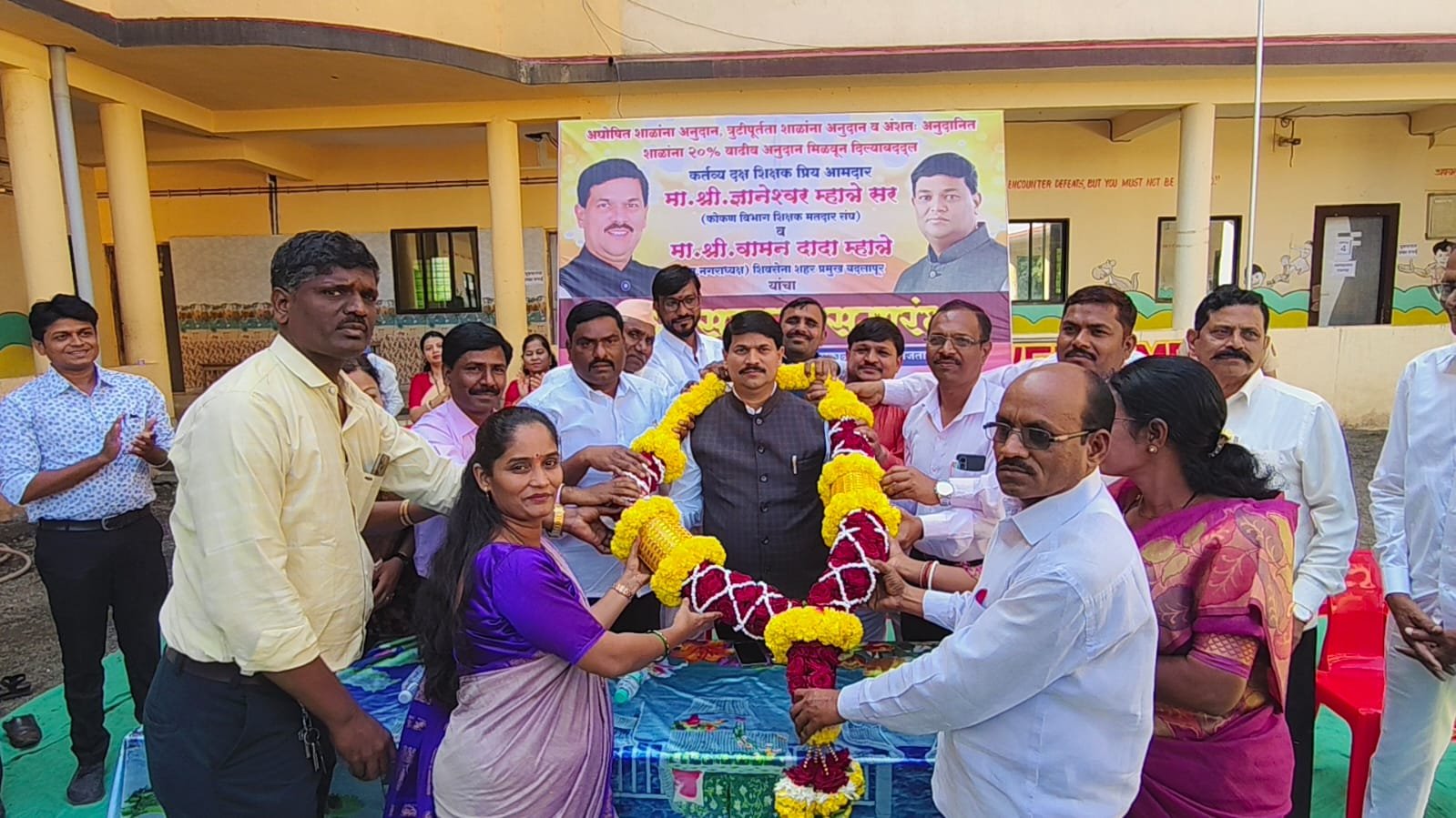 अनुदानाच्या स्वागताच्या क्षणात: शिक्षक आमदार ज्ञानेश्वर म्हात्रे सरांचा भव्य सत्कार
